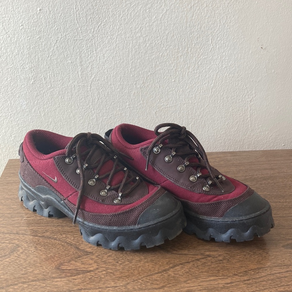 Nike Lahar Low 'Madeira Dark Beetroot' Women Size 7 [DD0060-201]